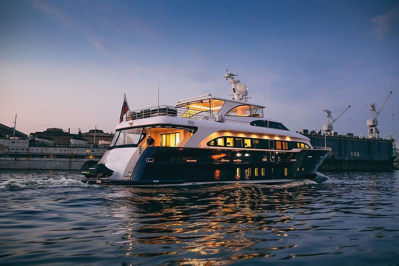BENETTI SAIL DIVISION 90 (от 5 часов, не проходит под мостами) — фото 1